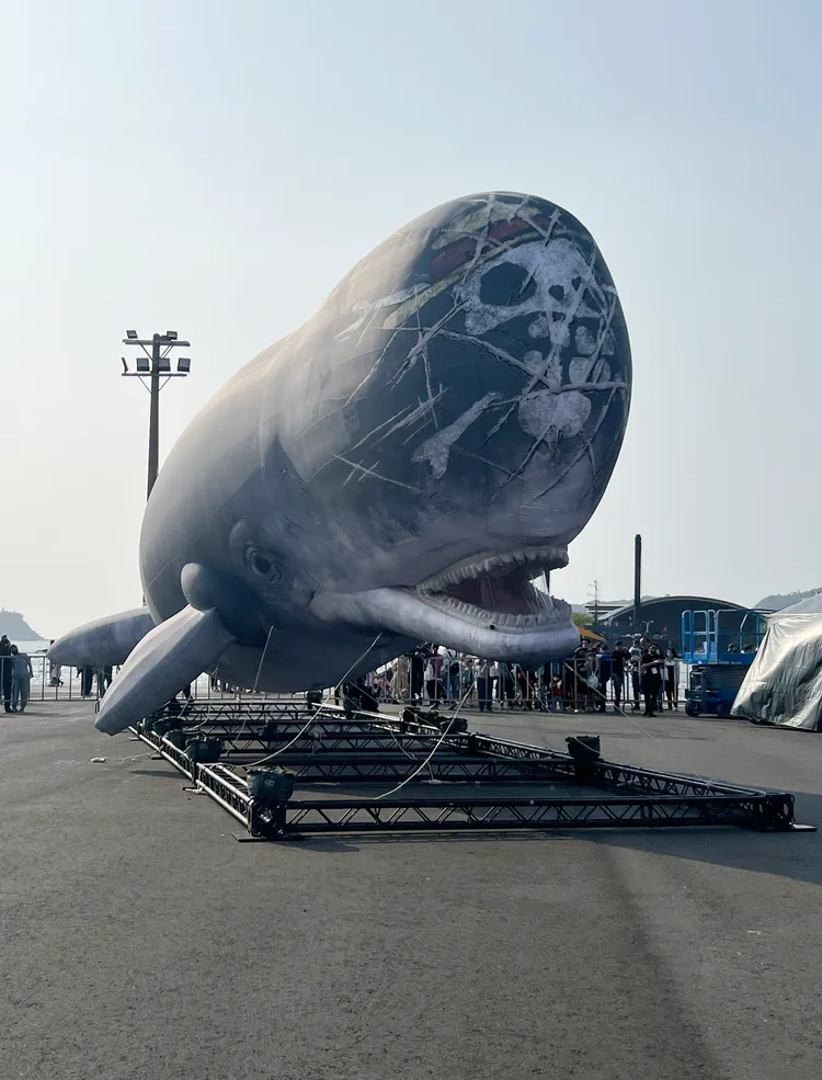 鯨魚拉布巨型氣球。陳薇安攝