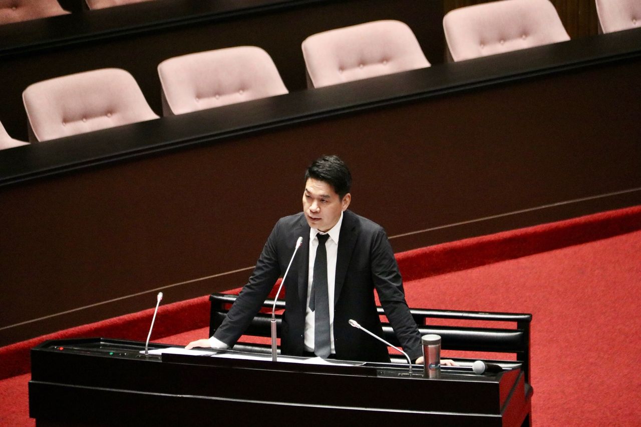 中國人李貞秀沒資格質詢台灣官員!召委霸氣裁示:法律不容協商