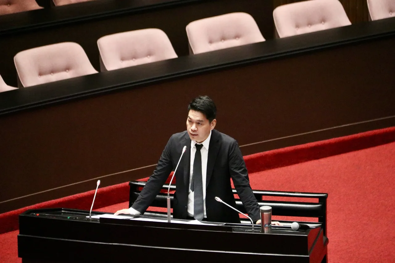 中國人李貞秀沒資格質詢台灣官員！召委霸氣裁示：法律不容協商