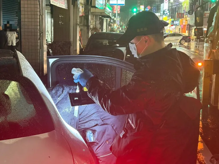 警方獲報後立刻派員趕往現場。翻攝照片