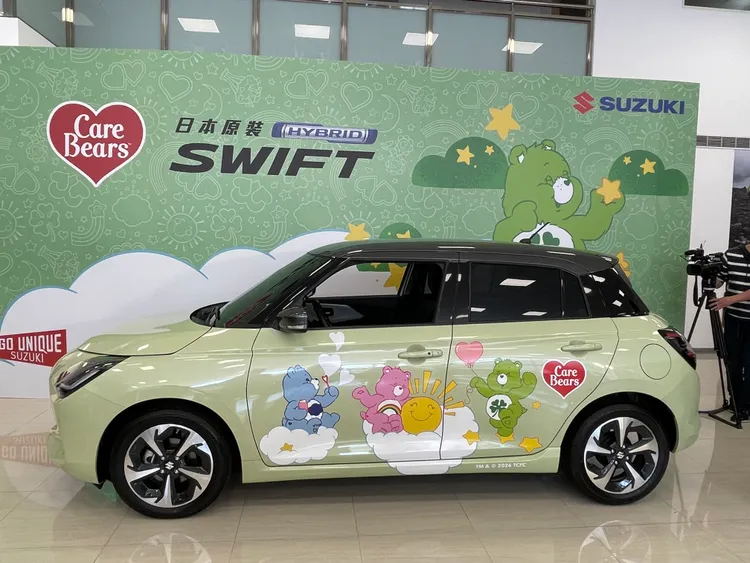 「SWIFT | Care Bears」彩繪特仕車以 Suzuki Swift 為基礎，車身導入 Care Bears 經典角色圖騰，提升整體辨識度與風格表現。林浩昇攝