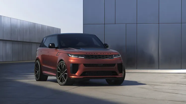 Range Rover Sport SV Carbon全台限量30部，免費升級碳纖維陶瓷矩陣煞車系統。業者提供