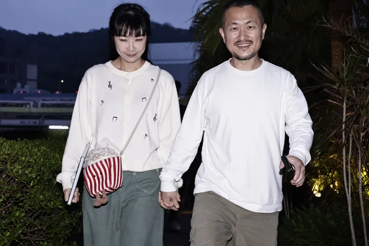 九把刀和老婆。攝影中心攝