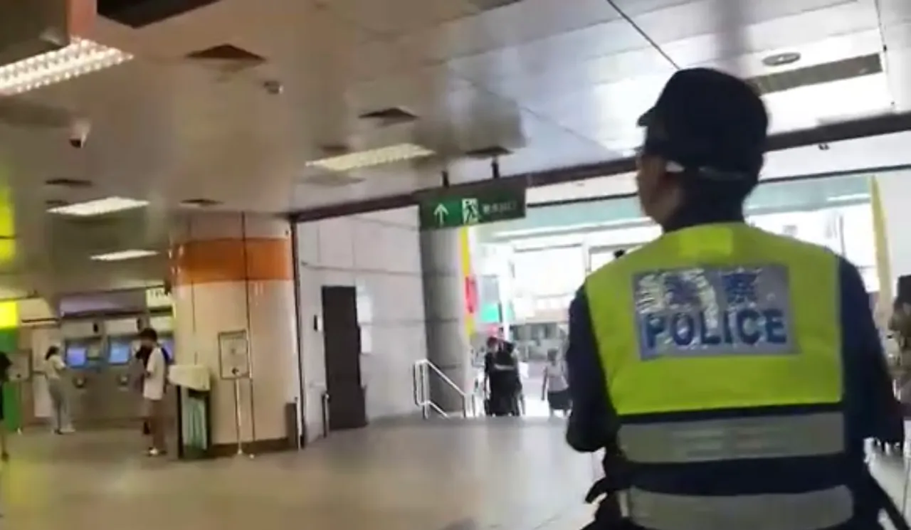 離譜！男子北捷月台「猛抽電子煙」吞雲吐霧　本人現身回應了