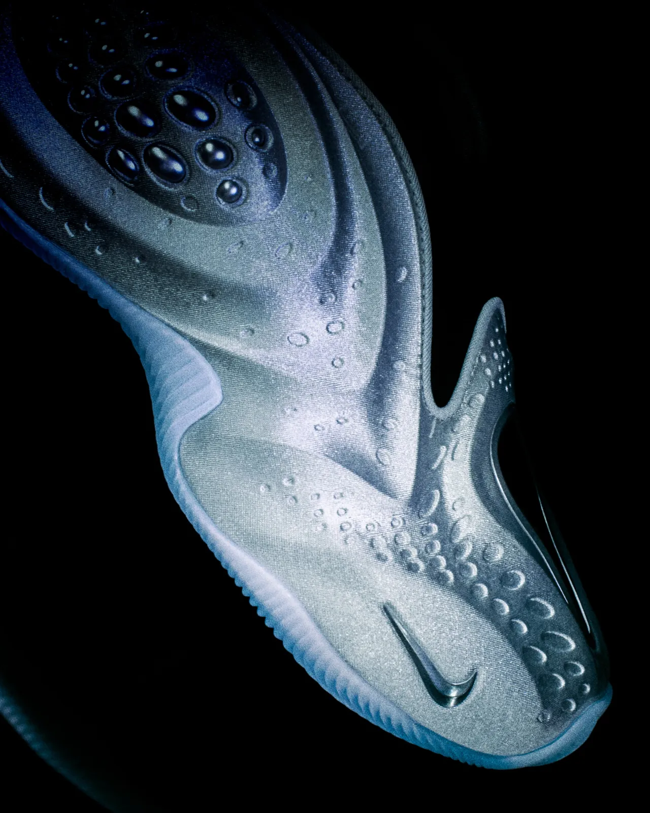 Shadow鞋底的專屬抓地紋路汲取自Nike籃球鞋設計靈感。品牌提供