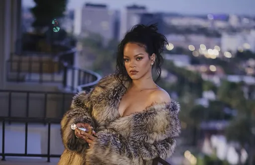 蕾哈娜豪宅驚傳槍擊！人在屋內「子彈穿牆」　女嫌落網