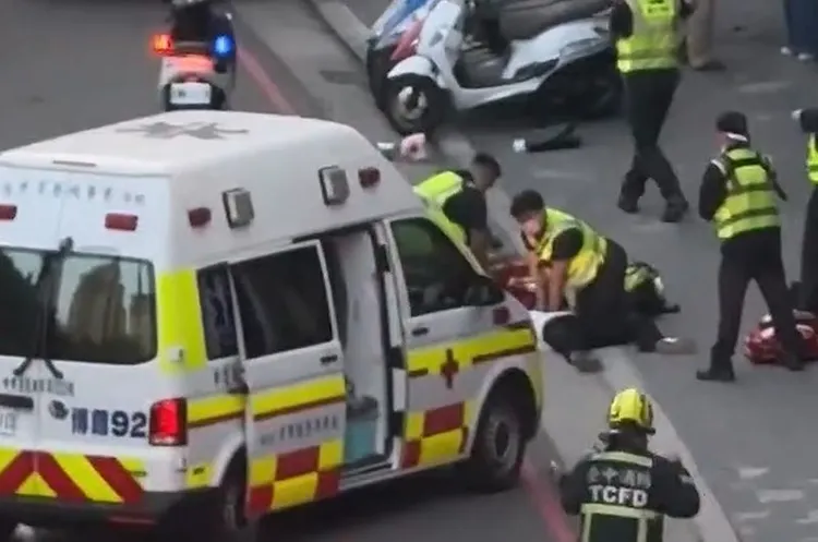 巴姓女子遭前男友當街砍殺，救護人員為她進行CPR，但送醫後仍傷重不治。Threads/albeee.e提供