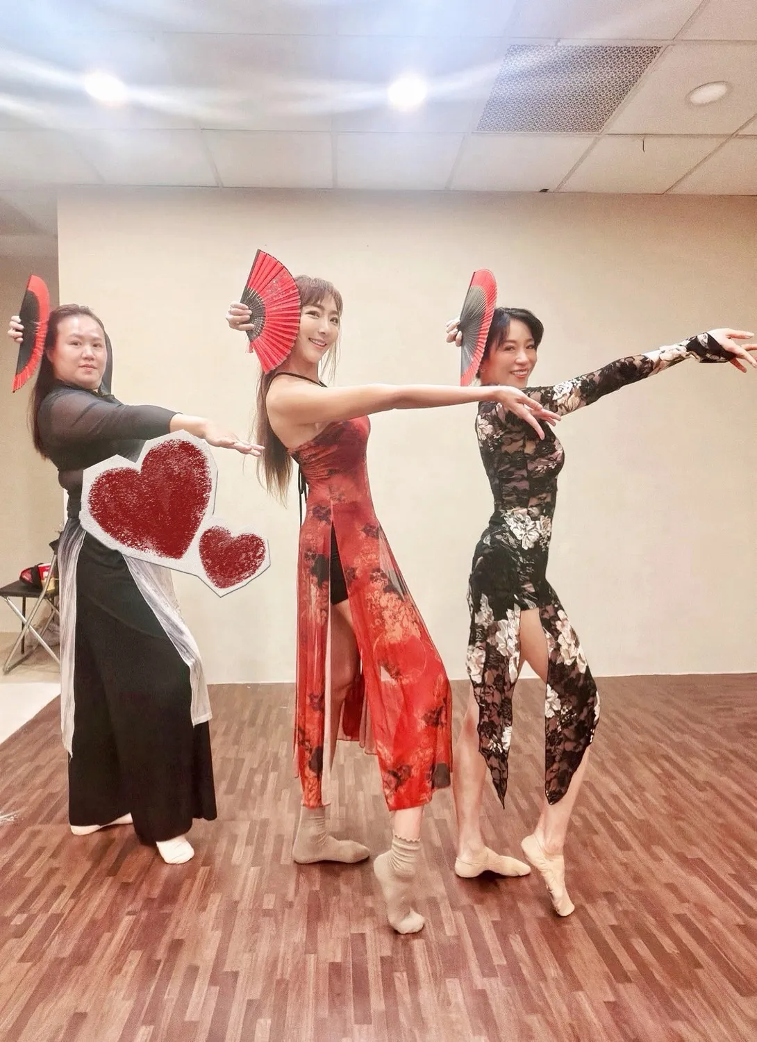 李宓開舞蹈教室教練舞。本人提供