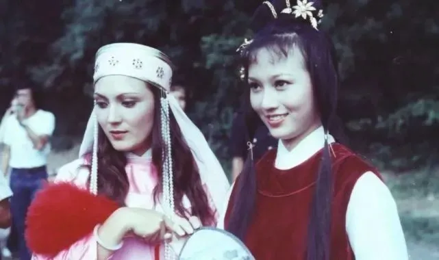 施明（左）在《倚天屠龍記》飾演紫衫龍王令人印象深刻。翻攝騰訊娛樂