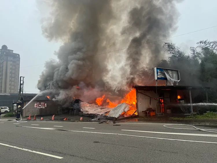 現場火勢。大溪警分局提供