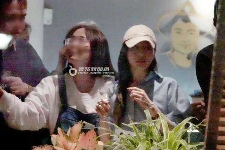 王心凌（右）露出驚訝表情也很可愛。特勤中心攝