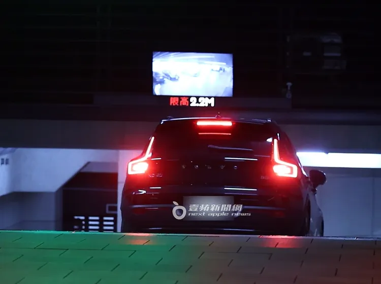 喝到隔天凌晨1點半，王心凌才返回香閨。特勤中心攝