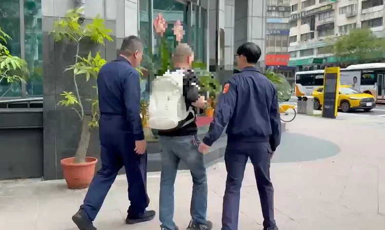 涉案男子已被警方帶回。翻攝畫面