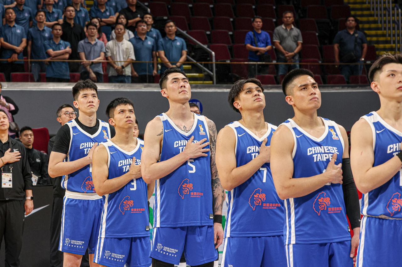 中華男籃代表隊歸國雖敗猶榮 機長特地廣播:看見高度跟實力