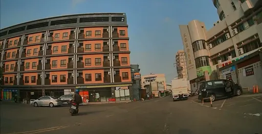 阿伯騎車翹腳蛇行！波麗士大人要找你　最多可噴5位數