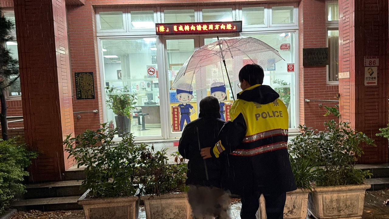 天亮走到天黑!失智翁迷途12小時 中壢警動員尋獲助返家