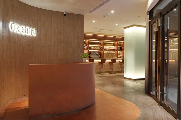 ORIGEN純正西班牙餐廳接待廊道。業者提供