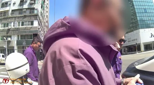 停等紅燈車牌露餡！有這麼巧　逃亡8年詐欺通緝犯被逮說正要去歸案