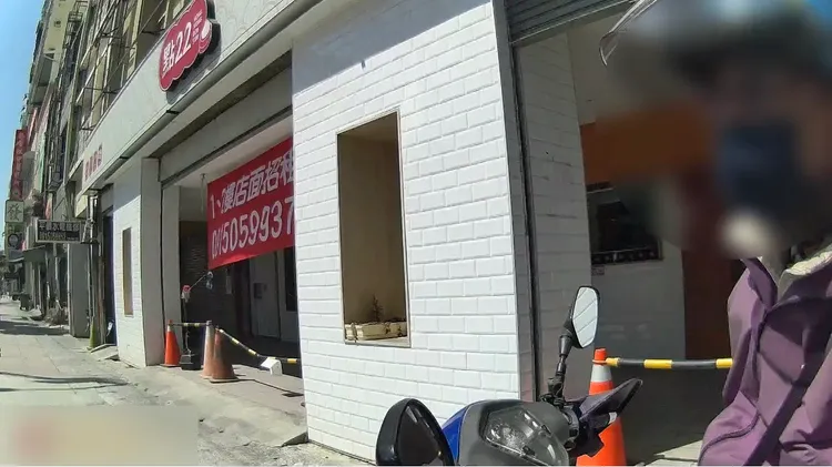 鹽埕警方查獲逃亡8年的吳姓詐欺通緝犯。翻攝畫面