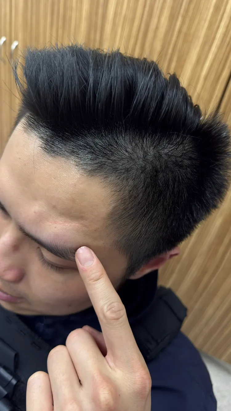 執勤員警遭毆受傷。翻攝畫面