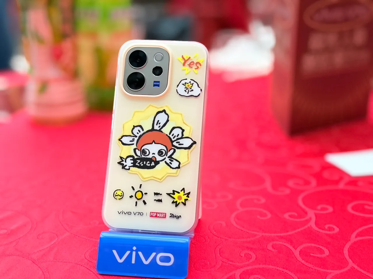 此次也與POP MART人氣IP ZSIGA跨界合作。趙筱文攝