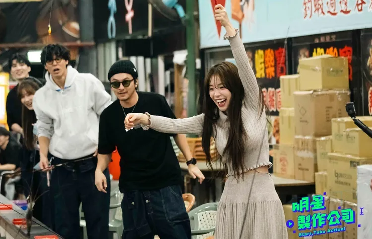 風田（左起）、楊銘威和李多慧開心互動。。TVBS提供