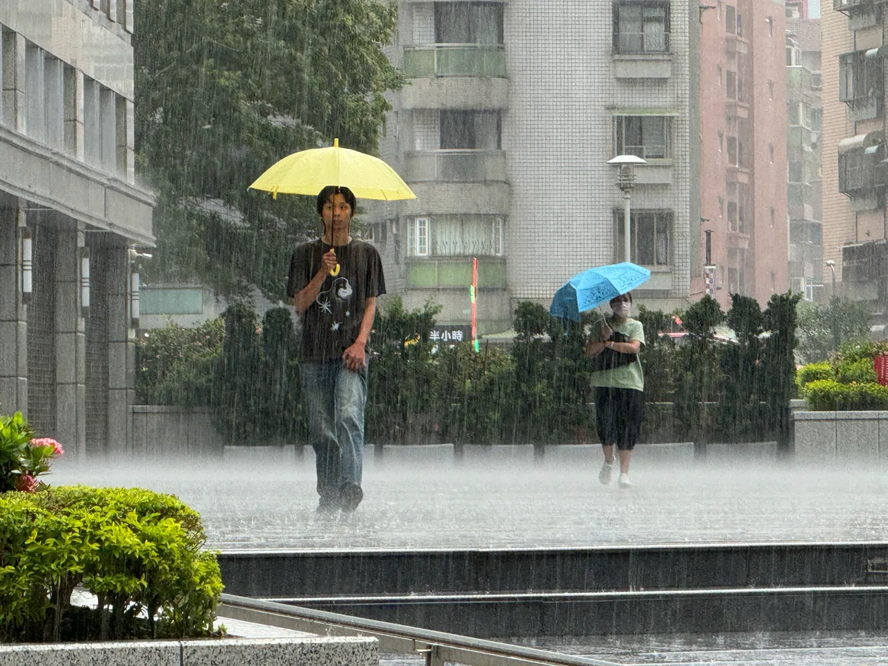 今熱如夏明變天！鋒面報到北台降到20°C　清明連假恐全台有雨