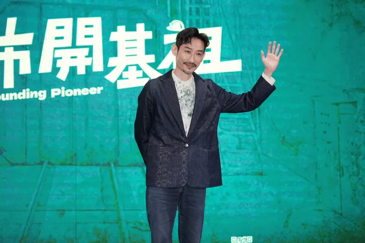 陳竹昇形容拍攝時熱到遠眺市容都成海市蜃樓。攝影中心攝