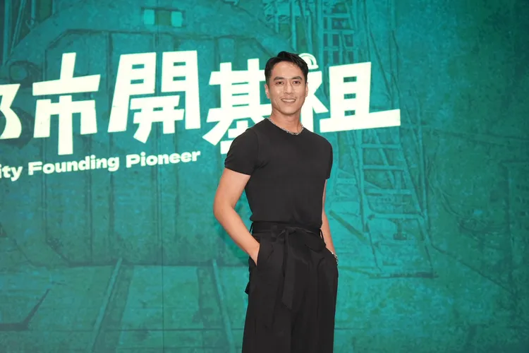 莊凱勛體驗壓力艙，講話變成唐老鴨。攝影中心攝