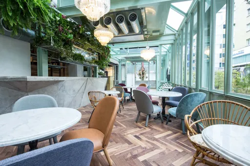 她撞見「主廚男友偷吃女經理」　知名餐廳：兩人都停職