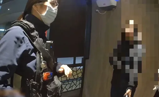 韓籍男喝醉找手機被當癡漢　女大生竄逃報案！警到場護送離去