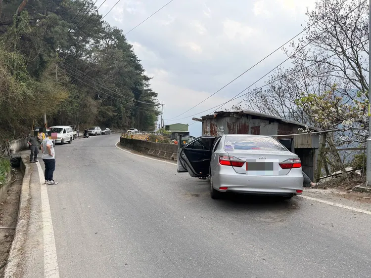 自小客車3人到宜蘭進香，返程途中發生車禍。民眾提供