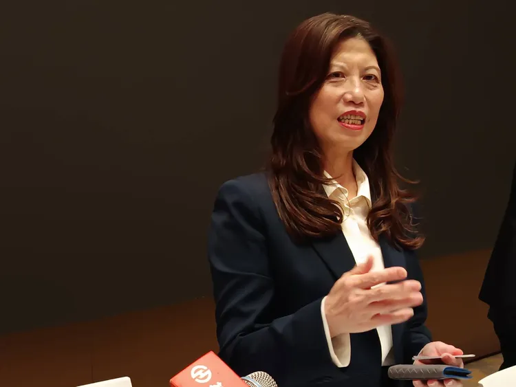 華南金控總經理蕭玉美今(25日)主持「華南金控2025年第4季法人說明會」並於會後受訪。許麗珍攝