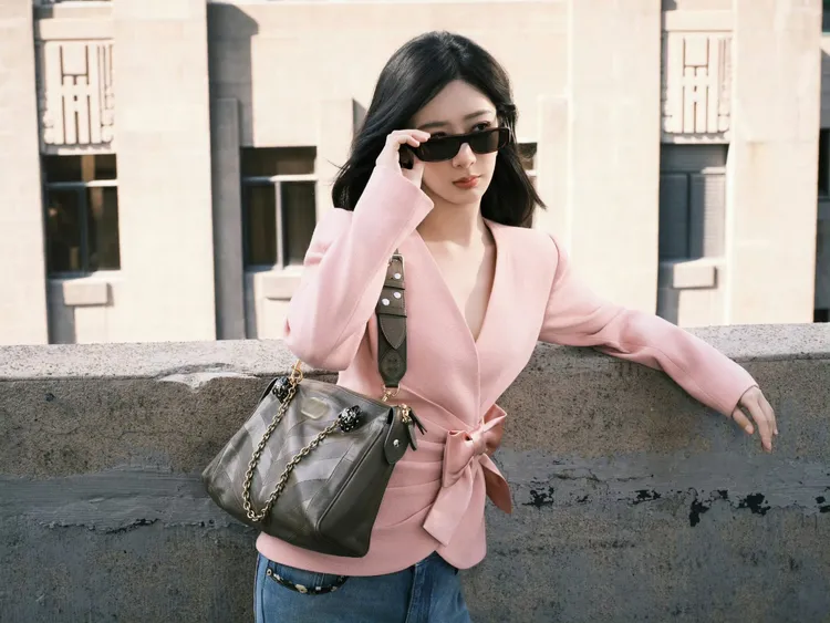 楊紫準備出席VALENTINO大秀。翻攝楊紫工作室微博