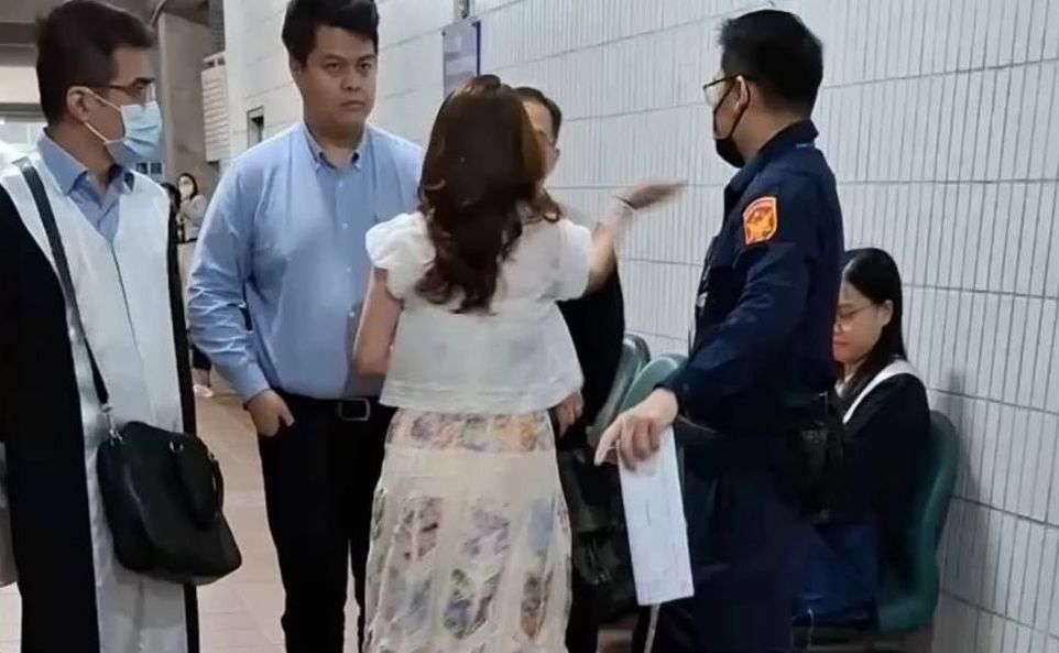法庭門口當眾掌摑律師 台中悍女遭檢方傳喚!當庭逮捕聲押