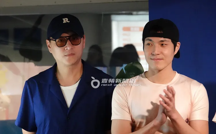 鄭人碩（左）與唐振剛低調現身記者會。特勤中心攝