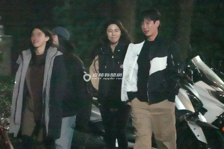 吳東諺（右）與白家綺面帶微笑，心情不錯。特勤中心攝