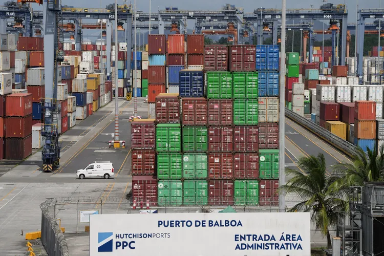巴拿馬運河連結大西洋與太平洋，是貨輪交通要道。路透社