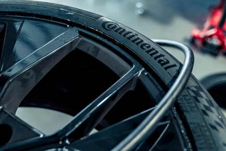 試駕車統一配置Continental MaxContact 7輪胎以對應高負荷操駕需求。業者提供