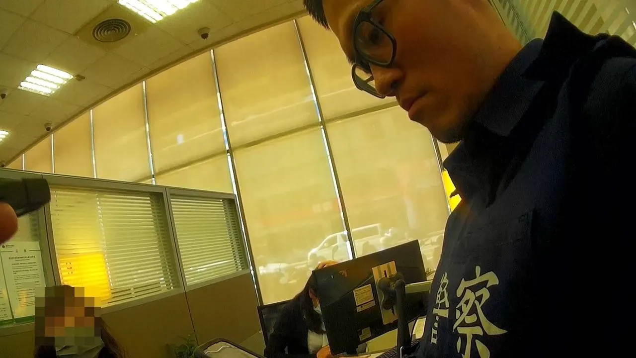 網路代購名牌包打6折？　桃警一招讓詐騙陷阱破功 