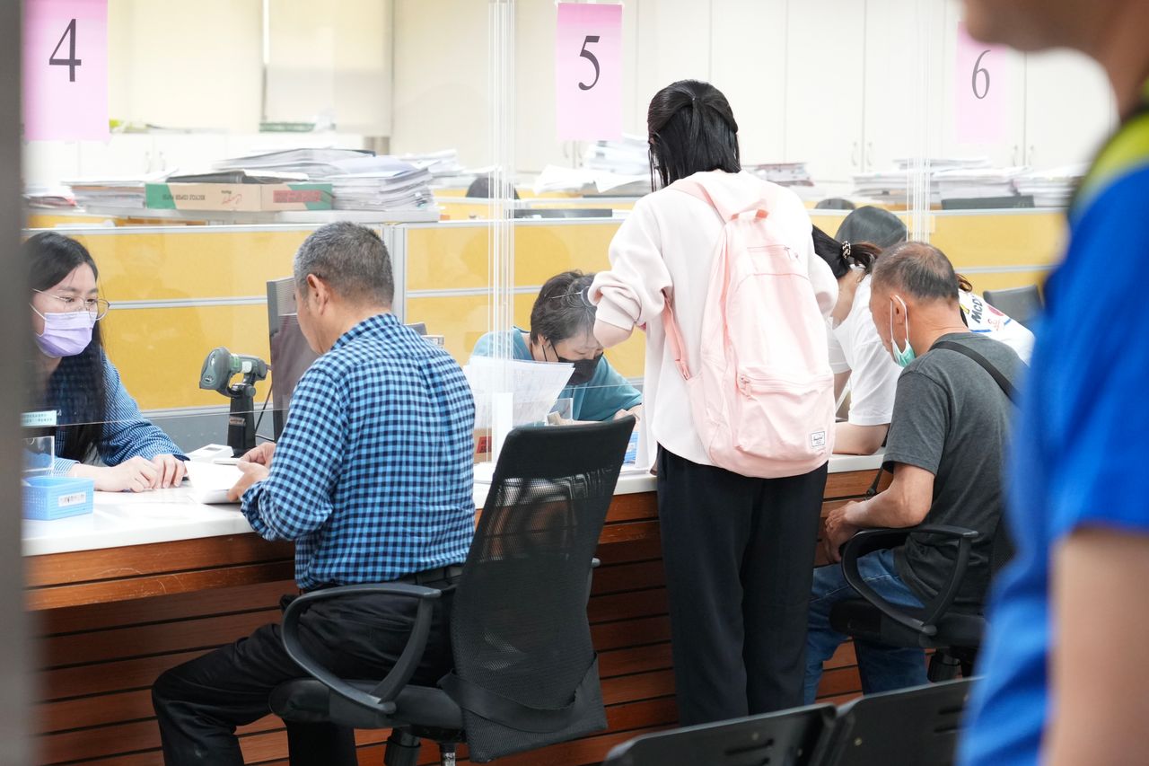 消保官知法犯法 吃飯購物全報「為民服務費」 二審不認罪下場曝光