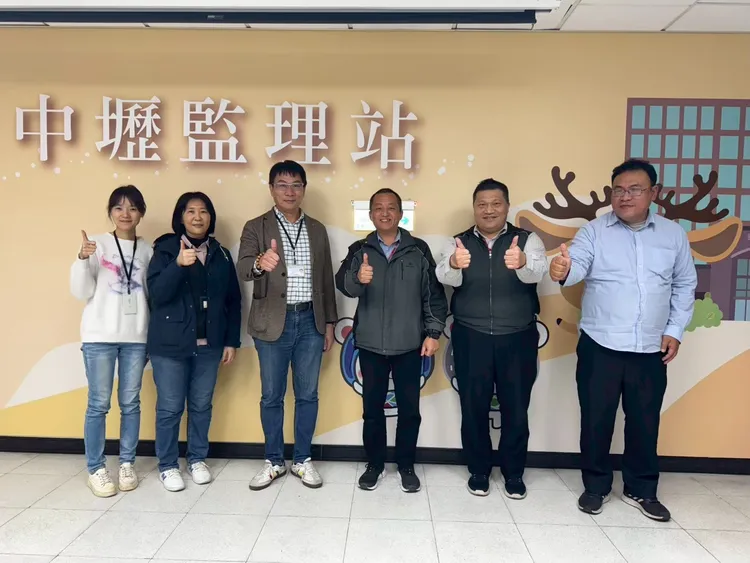 桃園環保局會同警察局及監理機關推動「環警監聯合稽查專案」，針對非法改裝排氣管及高噪音車輛加強取締。翻攝畫面