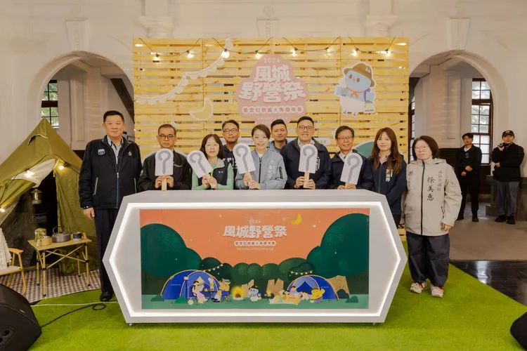新竹市「2026風城野營祭」活動記者會，眾人進行啟動儀式。新竹市政府提供