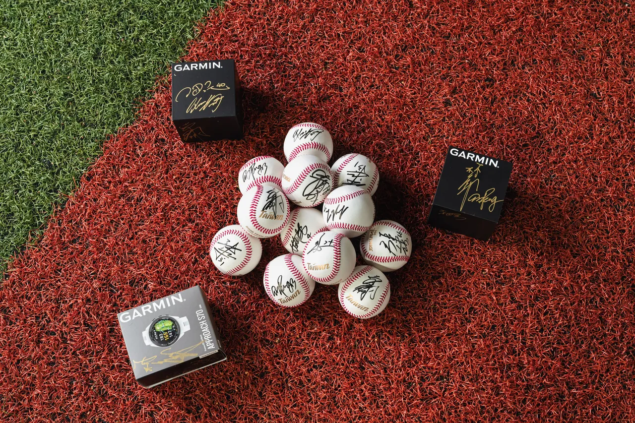 全民集氣挺台灣！參與Garmin Taiwan社群活動有機會獲 Team Taiwan 球員簽名紀念錶或限量簽名球。業者提供