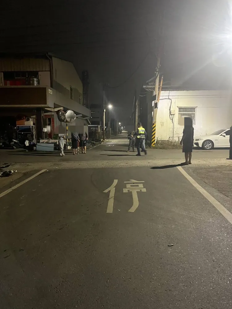 事故發生在龍井區三港路巷口。民眾提供