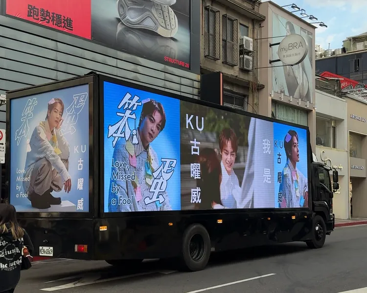 古曜威強力宣傳新歌《笨蛋》，並舉辦10萬獎金活動。單純夢想文創事業提供