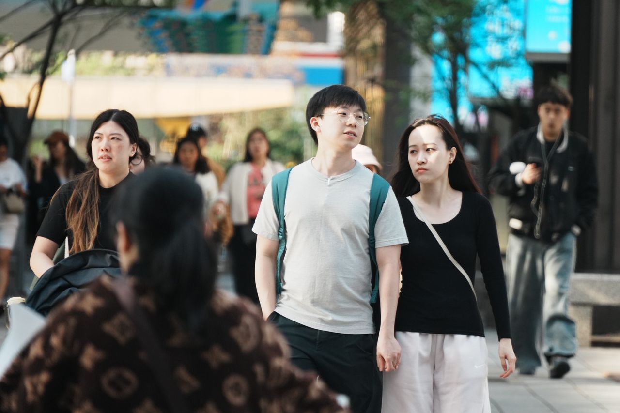 明高溫飆33°C!週二鋒面逼近 降雨分2波襲台