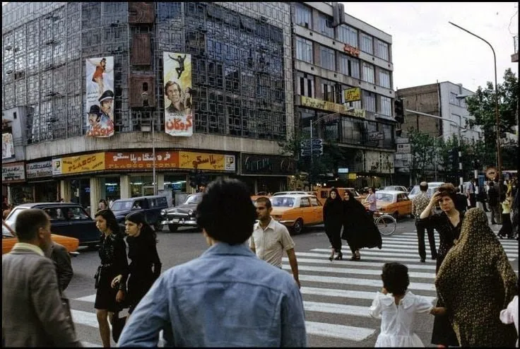 1970年代熱鬧的德黑蘭街頭。翻攝自X