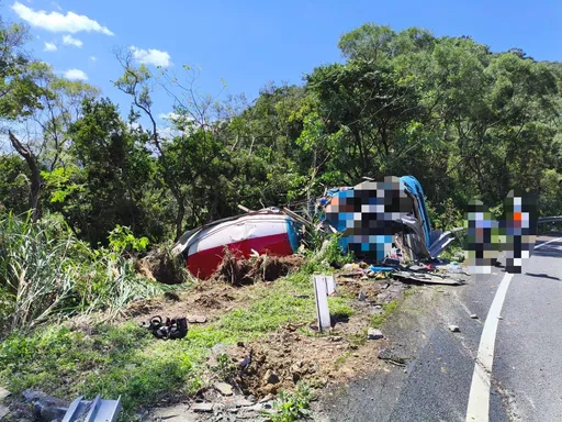 國3重大車禍！水泥車翻覆駕駛「臟器外露」慘死