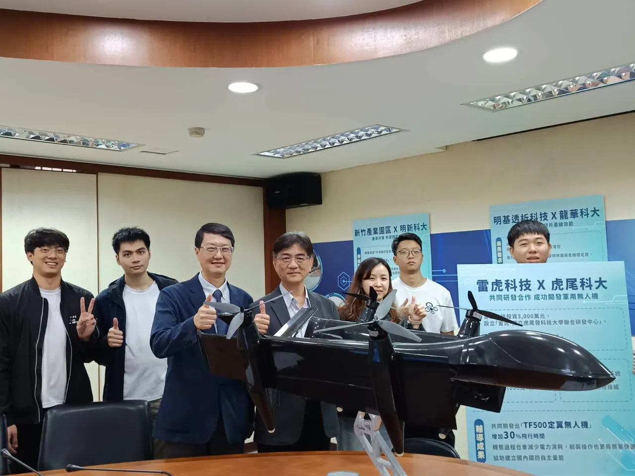 台中產業園區的雷虎科技攜手虎尾科技大學，共同設立無人機研發中心，自主研製TF500定翼無人機。許麗珍攝